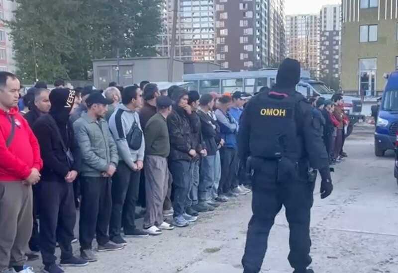 В Петербурге почти сотня мигрантов была доставлена в полицию после проверок на стройплощадках